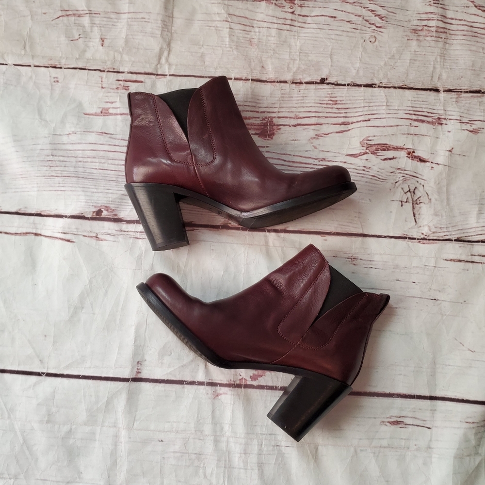 Boemos Leather Chelsea Boots